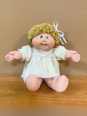 Vintage Cabbage Patch Kids Doll HM3 Girl With Champagne Loops